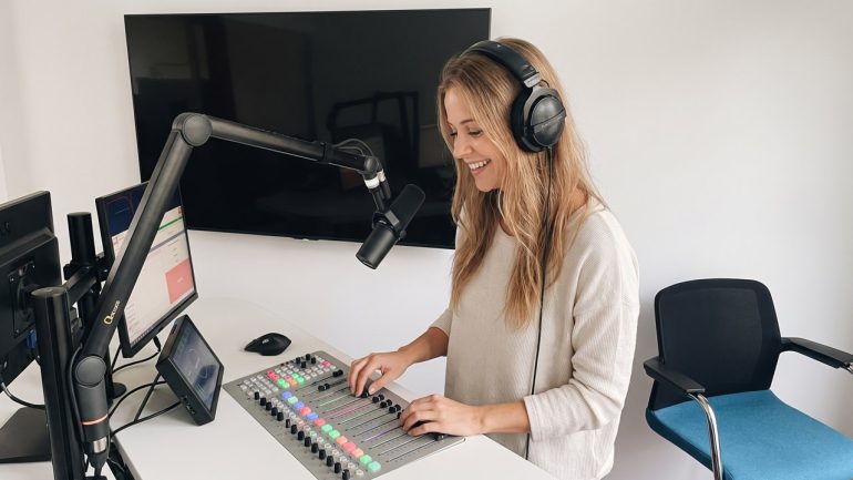 Mia im JOKE FM Studio
